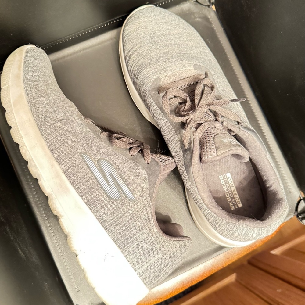 Skechers Woman’s Heather Light Gray Go Walk Walking Sneakers Shoes with air cool - Picture 2 of 11